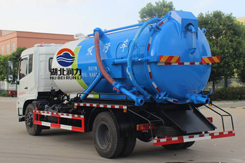 吸污車與吸糞車的全面解析 功能、結(jié)構(gòu)與應(yīng)用場(chǎng)景對(duì)比